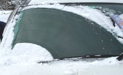 【悲報】LED型信号、熱くならず雪溶けず　吹雪になれば真っ白に…