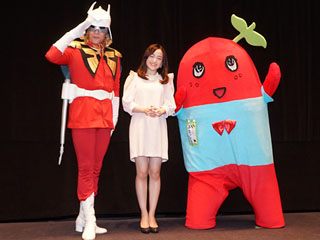 ガンダムイベントに赤いふなっしー登場「ブッシャア・アズナブルなっしー」