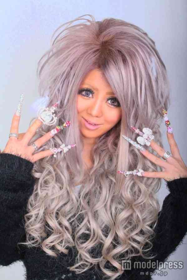 黒ギャルはるたむ、顔を全面整形 手術の全貌を公開 - モデルプレス