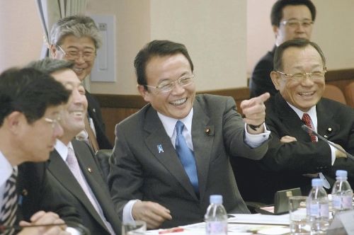 「麻生太郎 かわいい」でネット検索するとめっちゃ和むとツイッターで話題に