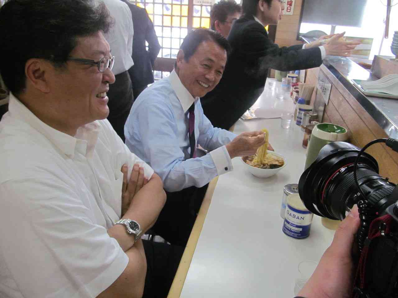 「麻生太郎 かわいい」でネット検索するとめっちゃ和むとツイッターで話題に