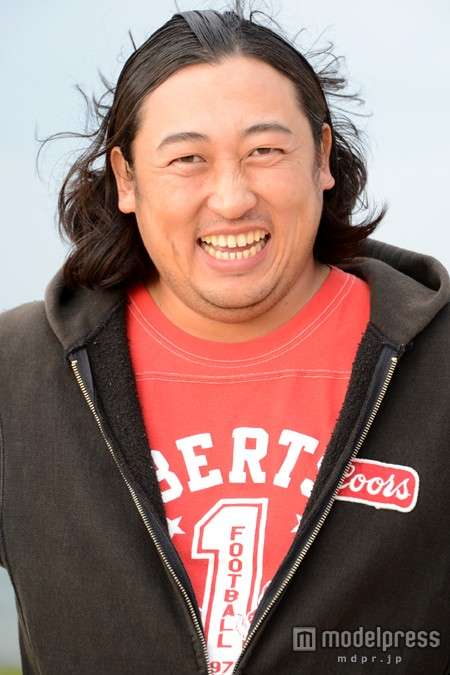 年齢よりも若く見える芸能人 または老けて見える芸能人は？