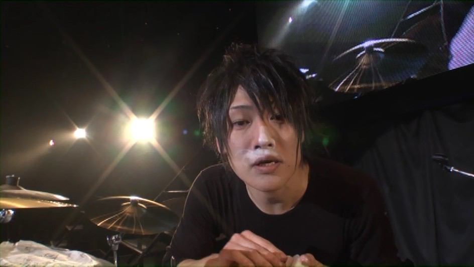 誰のLIVEのDVD持ってる?