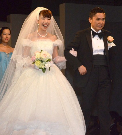 太田光夫妻、結婚25年で初挙式念願のブライダル2ショットが実現 | ORICON STYLE