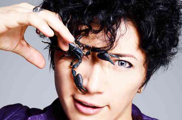 GACKTの等身大添い寝シーツがついてくるシングルが発売決定ｗｗｗ