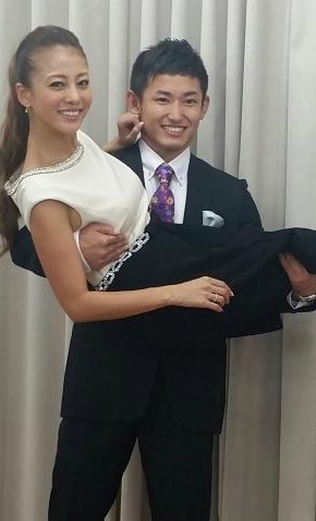 あびる優の夫・才賀紀左衛門はバツイチ子持ちだった　2011年6月離婚、親権は母親に