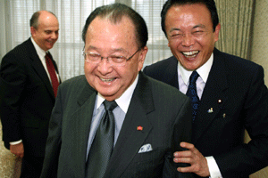 「麻生太郎 かわいい」でネット検索するとめっちゃ和むとツイッターで話題に