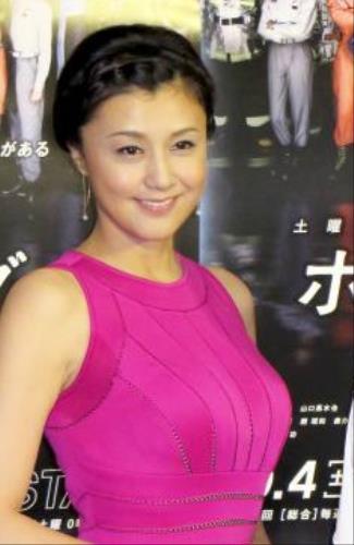 藤原紀香、自撮り棒で撮影した「まん丸お尻」を披露…ファンから絶賛の声