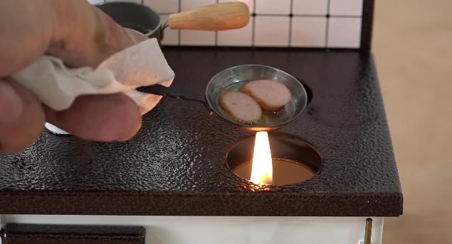 本当に食べられるミニチュアクッキング動画が国内外で話題に！ ミニサイズのフライパン＆お鍋で朝食を作るよ♪