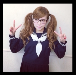 倉科カナ　中学生役のためセーラー服　コントじゃなくドラマです…怒りも