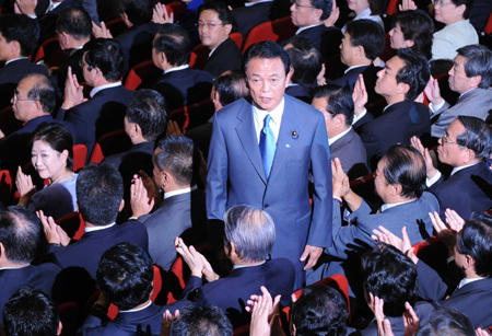 「麻生太郎 かわいい」でネット検索するとめっちゃ和むとツイッターで話題に