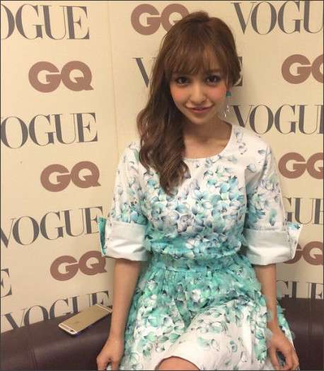【VOGUE撮影】板野友美の衣装が可愛い