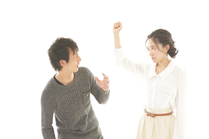 会社にばらす？ ネットに実名？ 男性がもっともイヤな「浮気の仕返し」方法7選