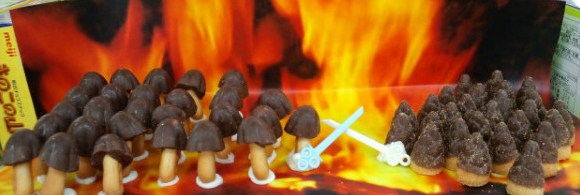 【悲報】「きのこ＆たけのこ」の平和の象徴を作りました！→新たな火種になり、両者の溝が一層深まる結果に