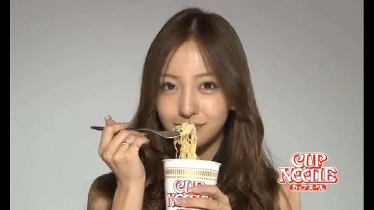 【VOGUE撮影】板野友美の衣装が可愛い