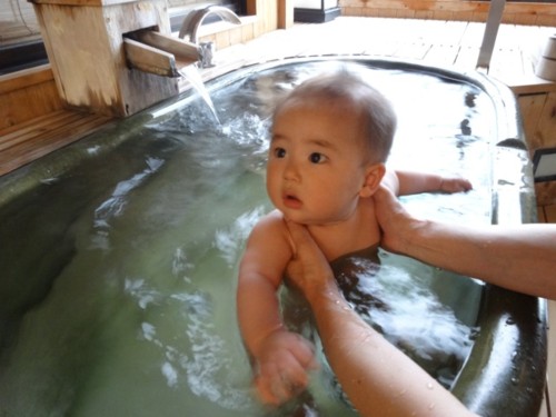 赤ちゃん連れて温泉や銭湯に入りますか？