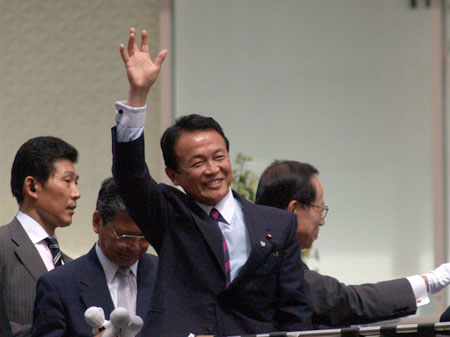 「麻生太郎 かわいい」でネット検索するとめっちゃ和むとツイッターで話題に