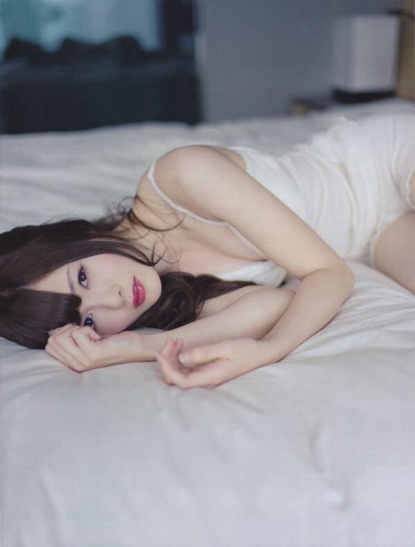 年齢よりも若く見える芸能人 または老けて見える芸能人は？