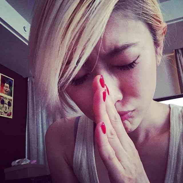 山田優が神妙な表情で…「謝罪ポーズ」に反響