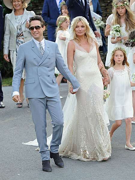 芸能人のウエディングドレス姿を貼っていこう