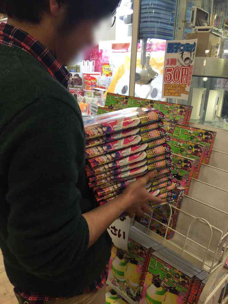 AKBの投票専用ハガキを目当てにファンが大量購入？　週刊ヤングマガジンが売り切れになりネット上で物議