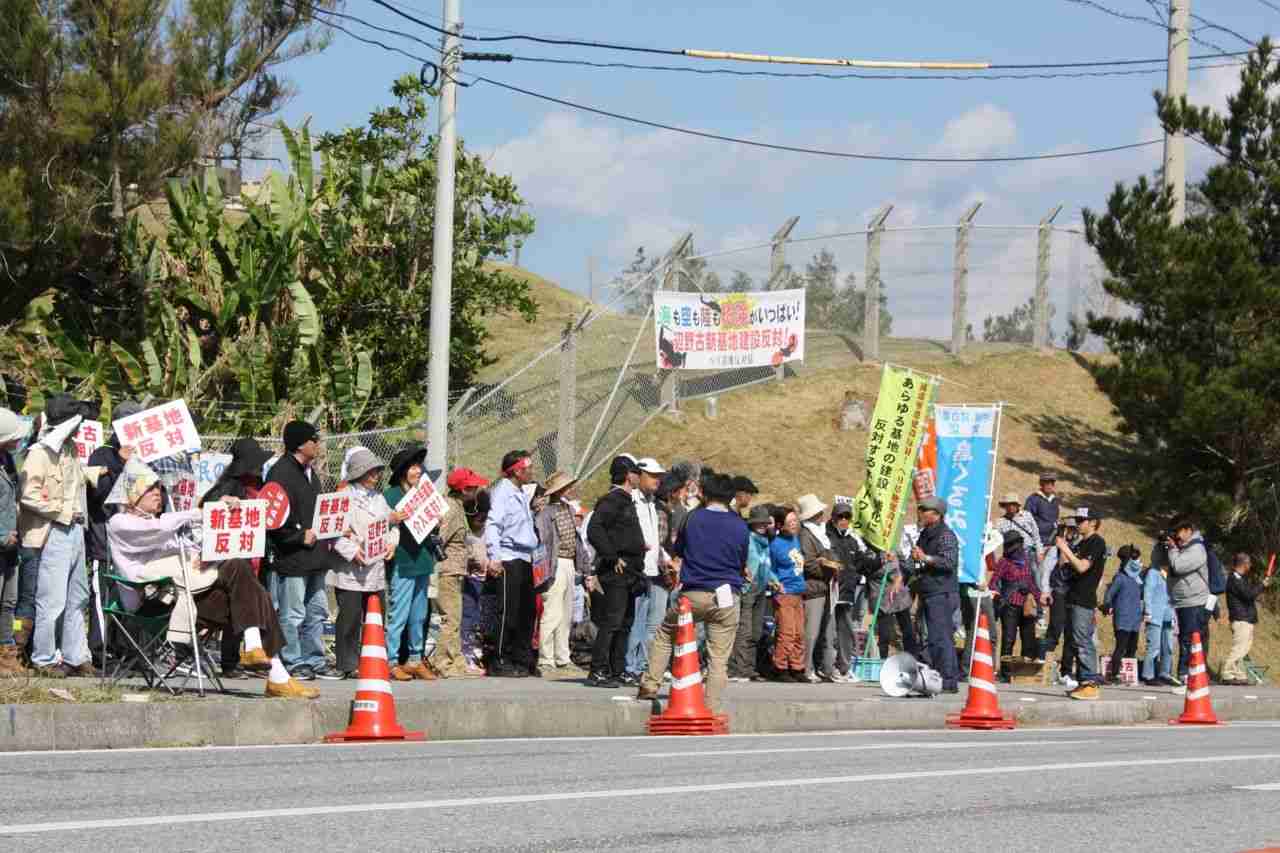 【朝日新聞】社説：基地の境界線を1・2歩超えただけで逮捕は理不尽、日本政府のせいでこんな事になった【辺野古】 ／ 正義の見方