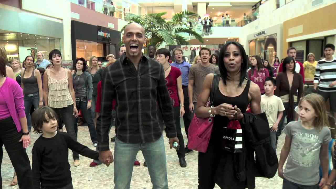 "The Official" GLEE Flash Mob for Japan - YouTube