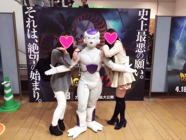   フリーザ様の握手会にフリーザが乱入！　奇跡のツーショットが誕生 - トゥギャッチ
