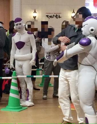 フリーザ様の握手会に偽フリーザが乱入！奇跡のツーショットが誕生