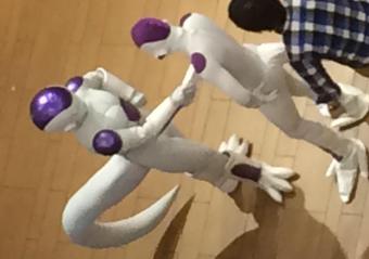 フリーザ様の握手会に偽フリーザが乱入！奇跡のツーショットが誕生