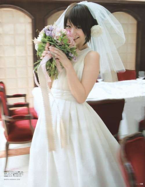 芸能人のウエディングドレス姿を貼っていこう