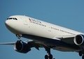 飛行機で泥酔、日本人客が男性CAを殴る　「土下座」では済まず、最悪懲役20年も : J-CASTニュース