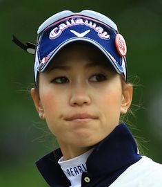 スザンヌ離婚　背景に夫・斉藤和巳と女子プロゴルファー上田桃子との「不倫」