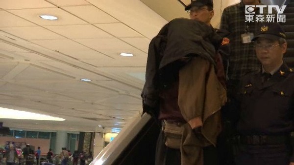 台湾の新幹線でトイレ占用した日本人とみられる女、乗務員に殴りかかる
