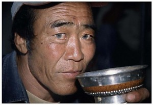 レーザーによりブルーの瞳を手に入れる!?米国でもすでに実験段階。