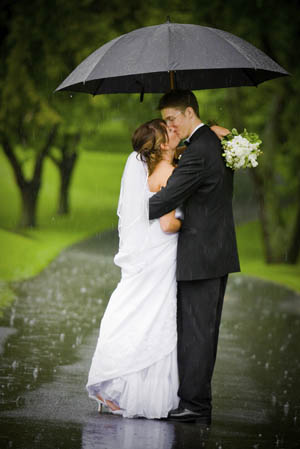 結婚式が雨だった人