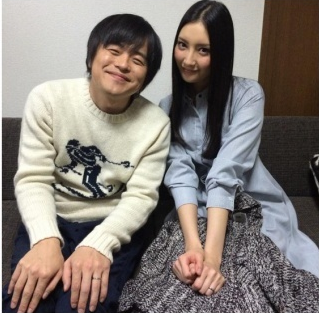 菜々緒、バカリズムとの“結婚報告”が話題に ウェディングドレス姿で幸せ笑顔
