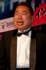 出川哲朗、番組収録で右足骨折…2メートルから落下、全治6週間