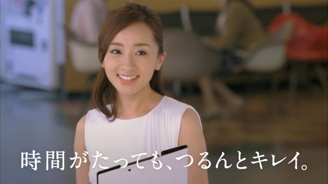 素敵な化粧品の広告を貼っていこう♪