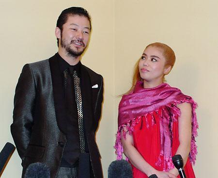 浅野忠信“加工なし”の衝撃ヘア公開!真ん中だけ丸刈りの姿にファン動揺