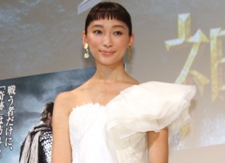 芸能人のウエディングドレス姿を貼っていこう