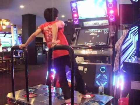 日本人の神がかったダンレボに海外仰天 - YouTube