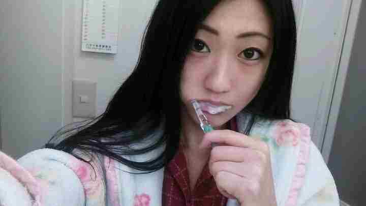 タトゥー大失敗。ピエロのような4本眉毛にさせられた22歳女性。（英）