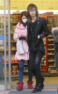 坂口杏里、小峠英二と24歳誕生日会「ことぅーげがお祝いしてくれました」
