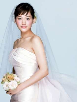 芸能人のウエディングドレス姿を貼っていこう