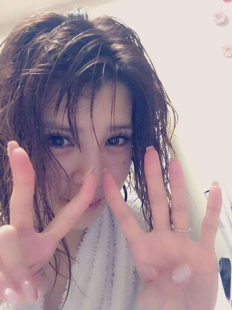 坂口杏里、小峠英二と24歳誕生日会「ことぅーげがお祝いしてくれました」