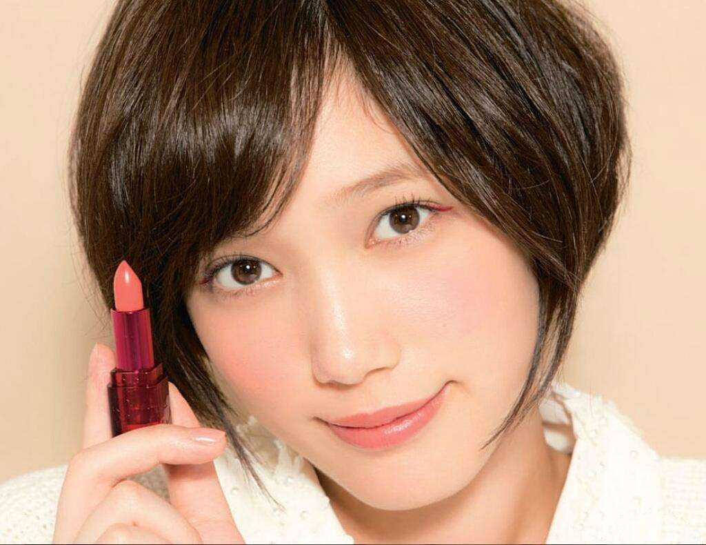 本田翼ちゃんのふんわりナチュラルメイク用品を大公開！｜MERY [メリー]
