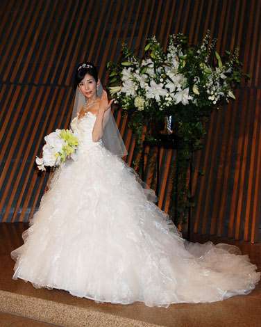 芸能人のウエディングドレス姿を貼っていこう