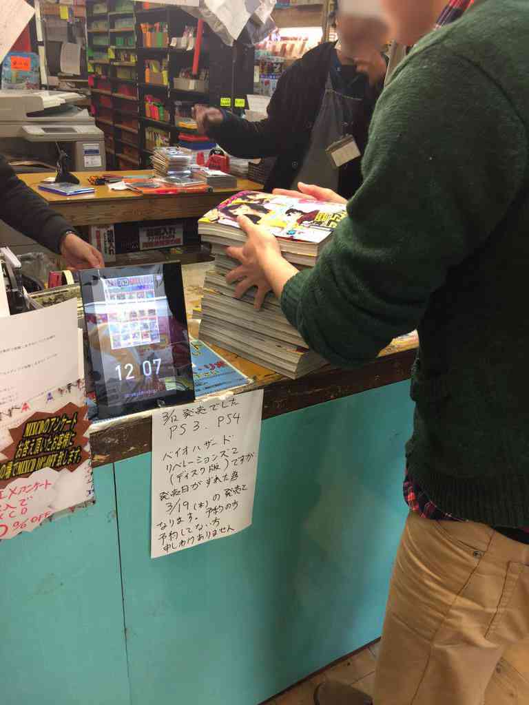 AKBの投票専用ハガキを目当てにファンが大量購入？　週刊ヤングマガジンが売り切れになりネット上で物議