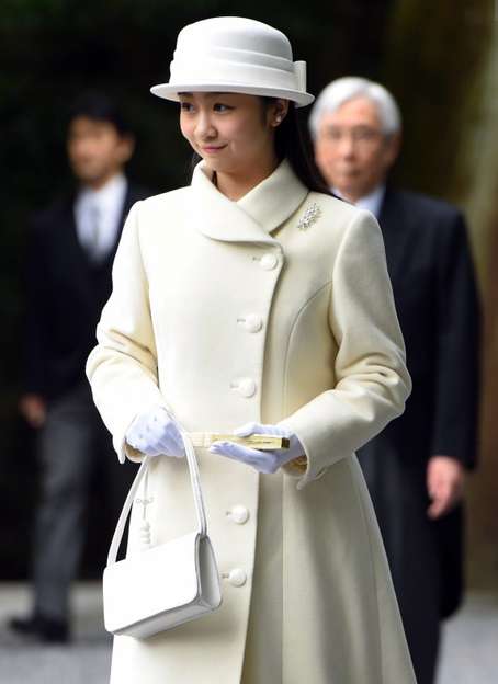 佳子さま伊勢神宮参拝 白のロングドレス姿、お一人で